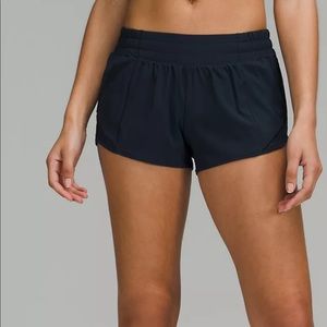 NWOT Lululemon Hotty Hot Shorts - Size 10